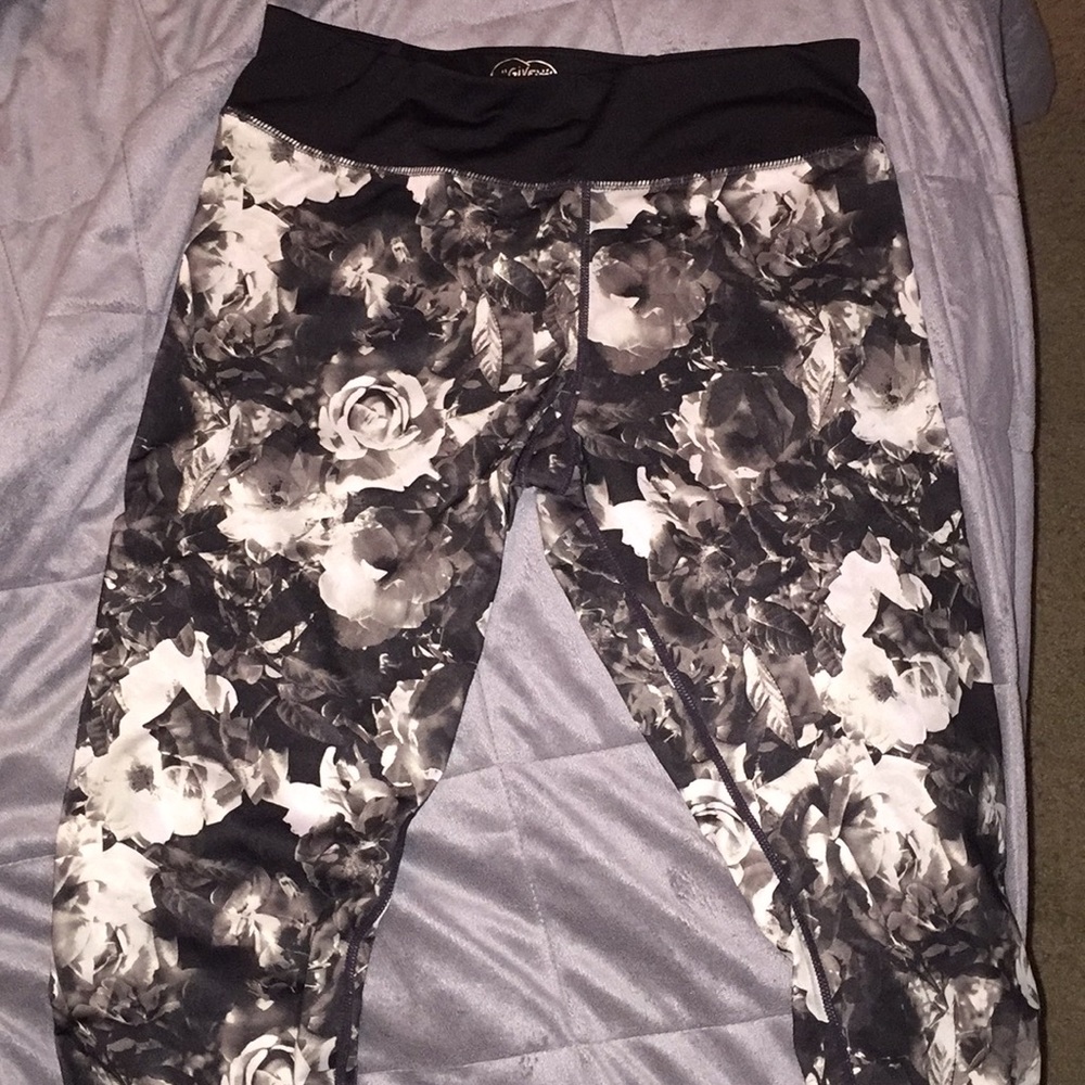 Betsy Johnson workout leggings